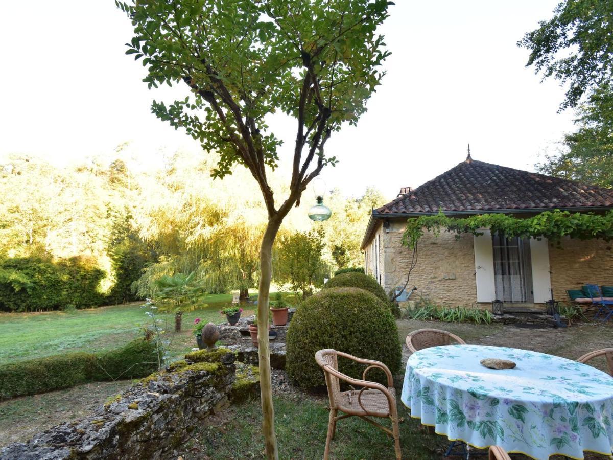 Cosy Holiday Home In Lantheuil With Garden Villefranche-du-Périgord エクステリア 写真