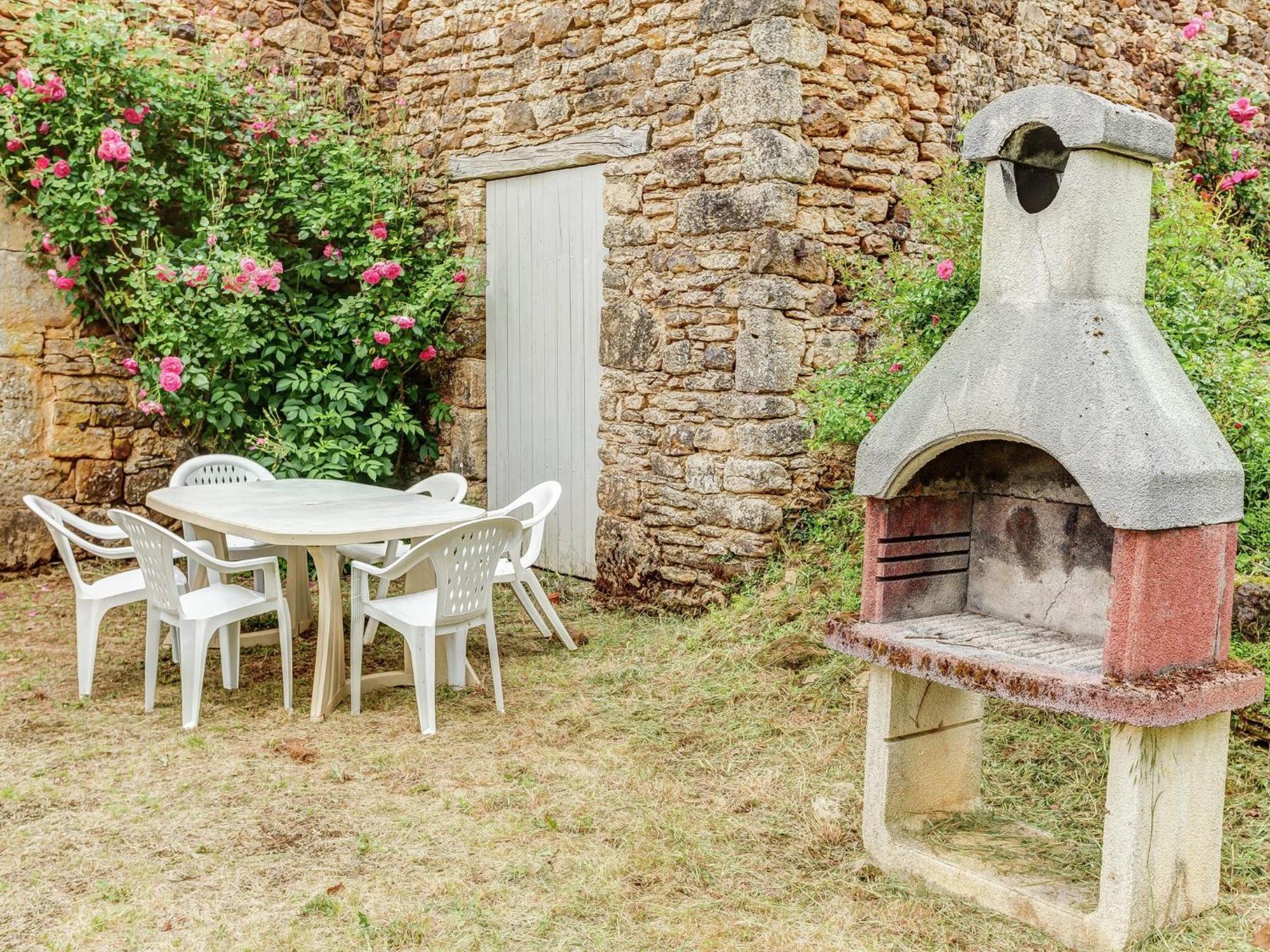 Cosy Holiday Home In Lantheuil With Garden Villefranche-du-Périgord エクステリア 写真