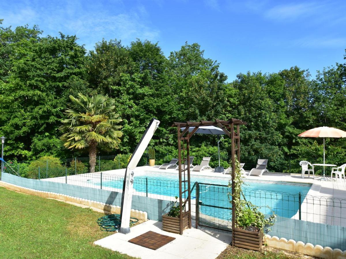 Cosy Holiday Home In Lantheuil With Garden Villefranche-du-Périgord エクステリア 写真